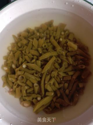 牛肉酸豇豆的做法步骤：2
