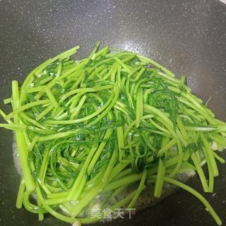 蒜末炒茼蒿的做法步骤：5