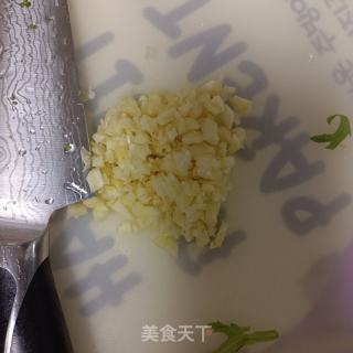 蒜末炒茼蒿的做法步骤：2