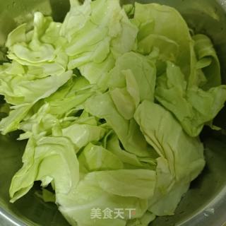 火爆圆白菜的做法步骤：1