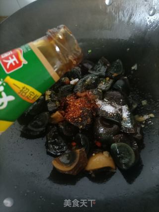 小炒松花蛋的做法步骤：12
