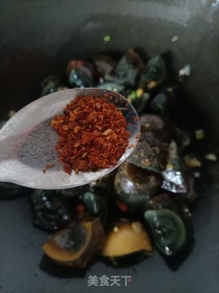 小炒松花蛋的做法步骤：9