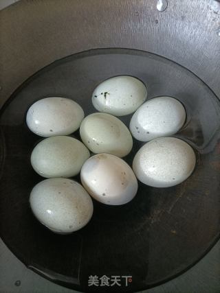 小炒松花蛋的做法步骤：1