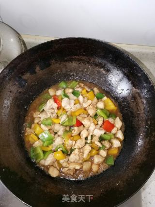 彩椒炒鸡丁的做法步骤：6