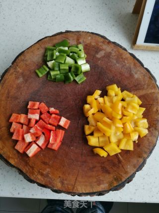 彩椒炒鸡丁的做法步骤：1
