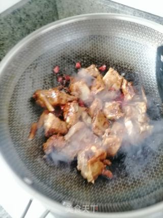 土豆烧排骨的做法步骤：7