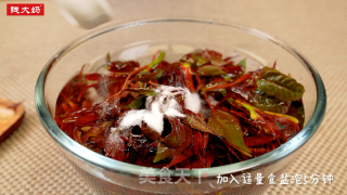 香椿炒蛋的做法步骤：2
