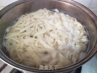 红萝卜木耳肉丁炸酱面的做法步骤：6