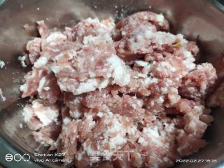 胡萝卜肉末大馄饨的做法步骤：2