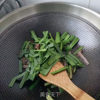 韭菜鹅肉炒猪血的做法步骤：13