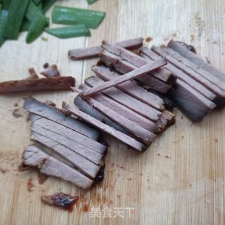 韭菜鹅肉炒猪血的做法步骤：6