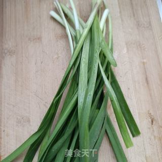 韭菜鹅肉炒猪血的做法步骤：1
