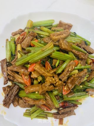 家常版牛肉炒芹菜的做法步骤：6