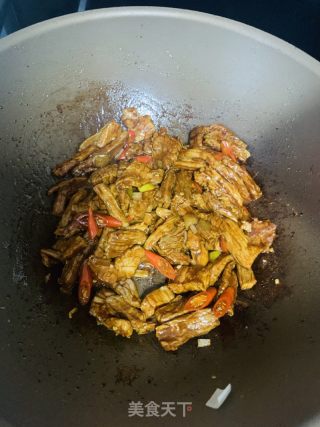 家常版牛肉炒芹菜的做法步骤：4