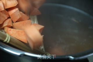 红薯薏仁银耳汤的做法步骤：4