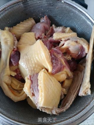 萝卜干鸭肉煲的做法步骤：2