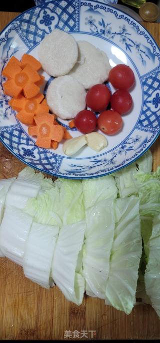 墨鱼饼白菜汤的做法步骤：1