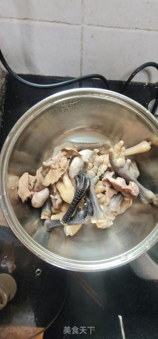 酱香卤鸡脚的做法步骤：2