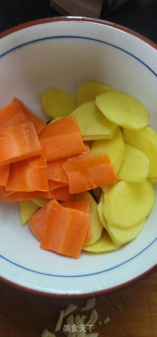 瘦肉炒土豆片的做法步骤：3