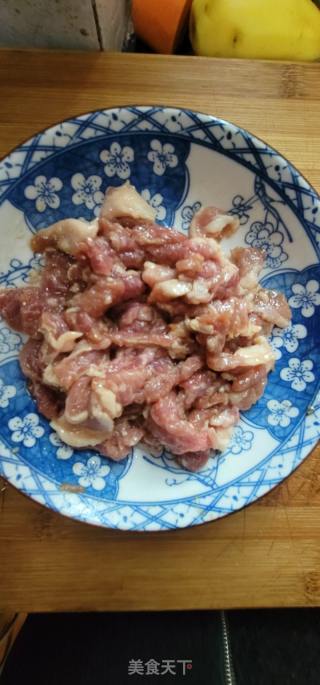 瘦肉炒土豆片的做法步骤：2