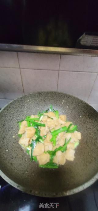 韭菜烧油豆腐的做法步骤：8