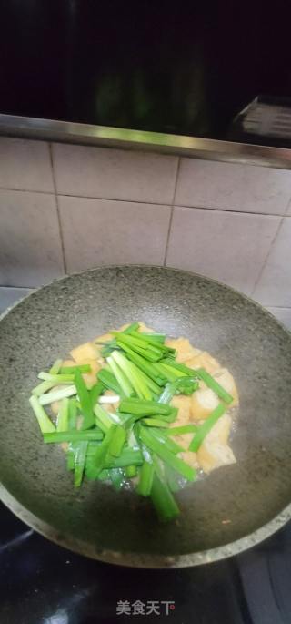 韭菜烧油豆腐的做法步骤：7