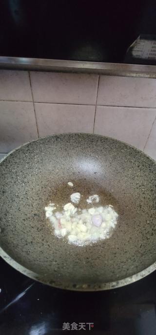 韭菜烧油豆腐的做法步骤：2