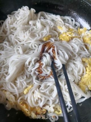 鸡蛋炒粉的做法步骤：4