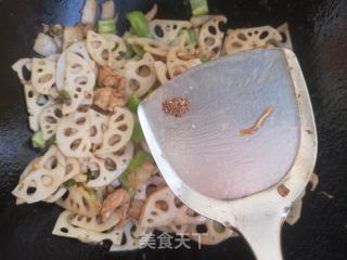 尖椒藕片炒肉的做法步骤：9