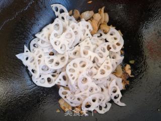尖椒藕片炒肉的做法步骤：7