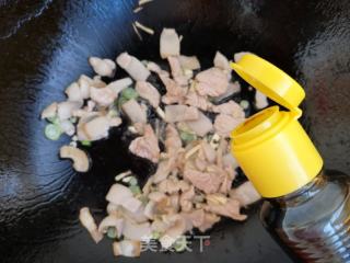 尖椒藕片炒肉的做法步骤：6