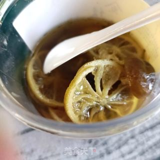 “酸甜美食”蜂蜜青柑草莓饮的做法步骤：1