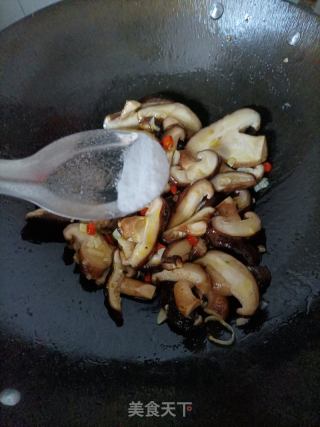 孜然香菇的做法步骤：7