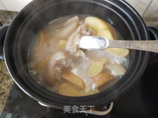 养颜去火的苹果雪梨煲猪蹄的做法步骤：11