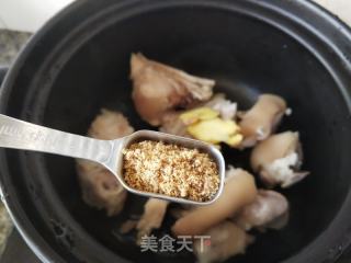 养颜去火的苹果雪梨煲猪蹄的做法步骤：5