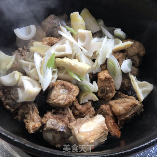 糖醋排骨炖竹笋的做法步骤：7