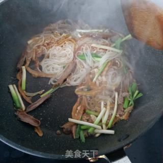 鹅肉时蔬炒米粉的做法步骤：15