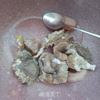 “酸甜美食”糖醋排骨的做法步骤：2