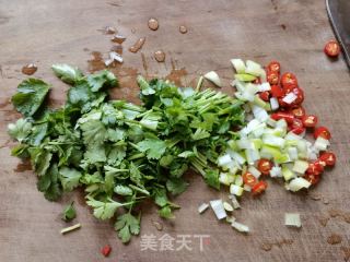 西红柿丸子糊辣汤的做法步骤：1
