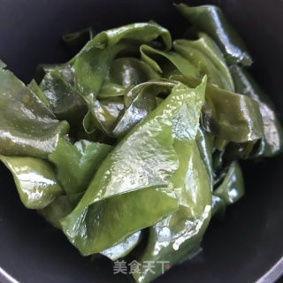 羊肚菌裙带菜汤的做法步骤：3