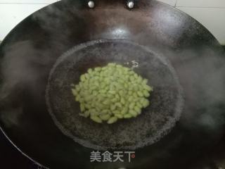 毛豆鸡蛋炒火腿的做法步骤：2