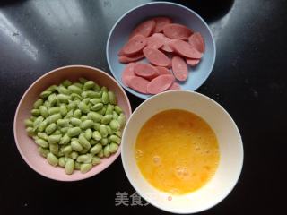 毛豆鸡蛋炒火腿的做法步骤：1