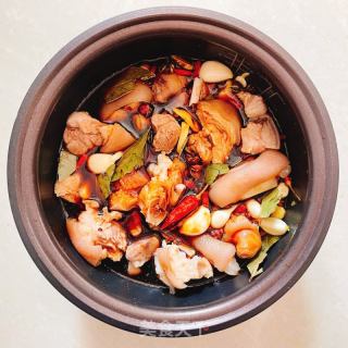 电饭煲焖猪蹄的做法步骤：5