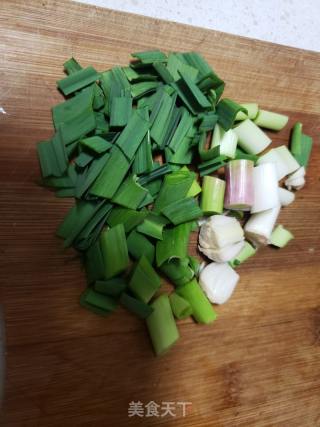 菠菜炒绿豆芽的做法步骤：3