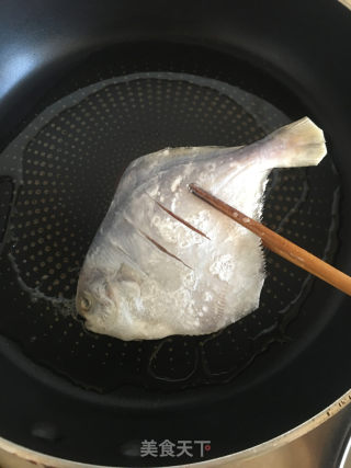 香煎小白鲳的做法步骤：5