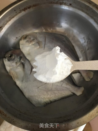 香煎小白鲳的做法步骤：4