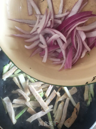 肉条炒洋葱的做法步骤：6