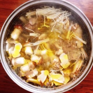 姬松茸鸡汤的做法步骤：6