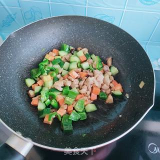 蔬菜炒鸡丁的做法步骤：9