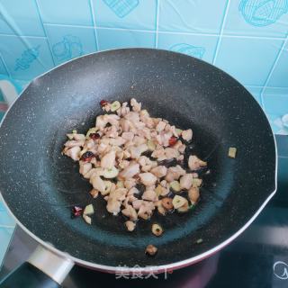 蔬菜炒鸡丁的做法步骤：7